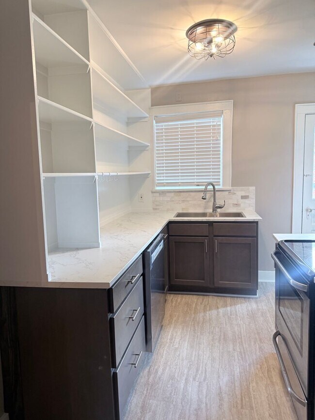 1410 Calvin Ave Unit 1410 Calvin Ave Unit b