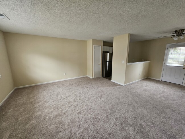 Photo - 124 Hunt Club Ct