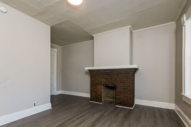 Photo - 902-904 1/2 S Limestone St.