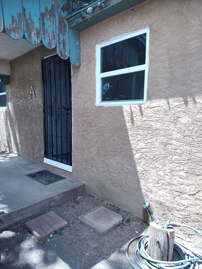 Building Photo - Available for Immediate Move - 1 Bed 1 Bath - Utilities included OPEN HOUSE 05/02/26 12-2