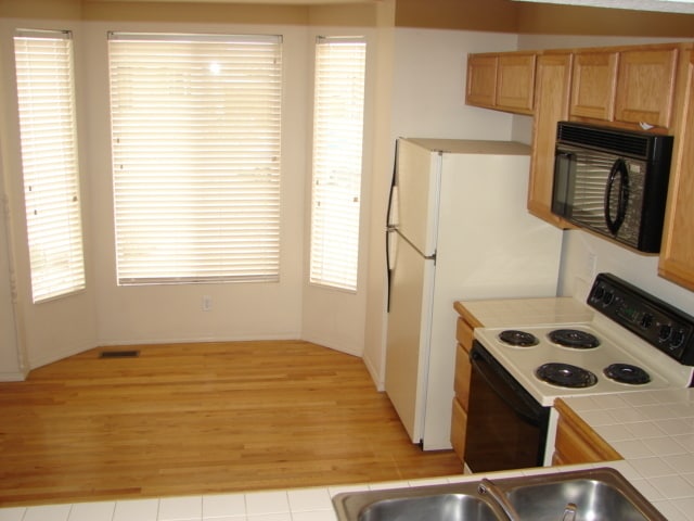 Photo - 1095 Scarlet Oak Dr