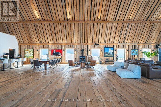 Photo - 877 Huntmar Dr