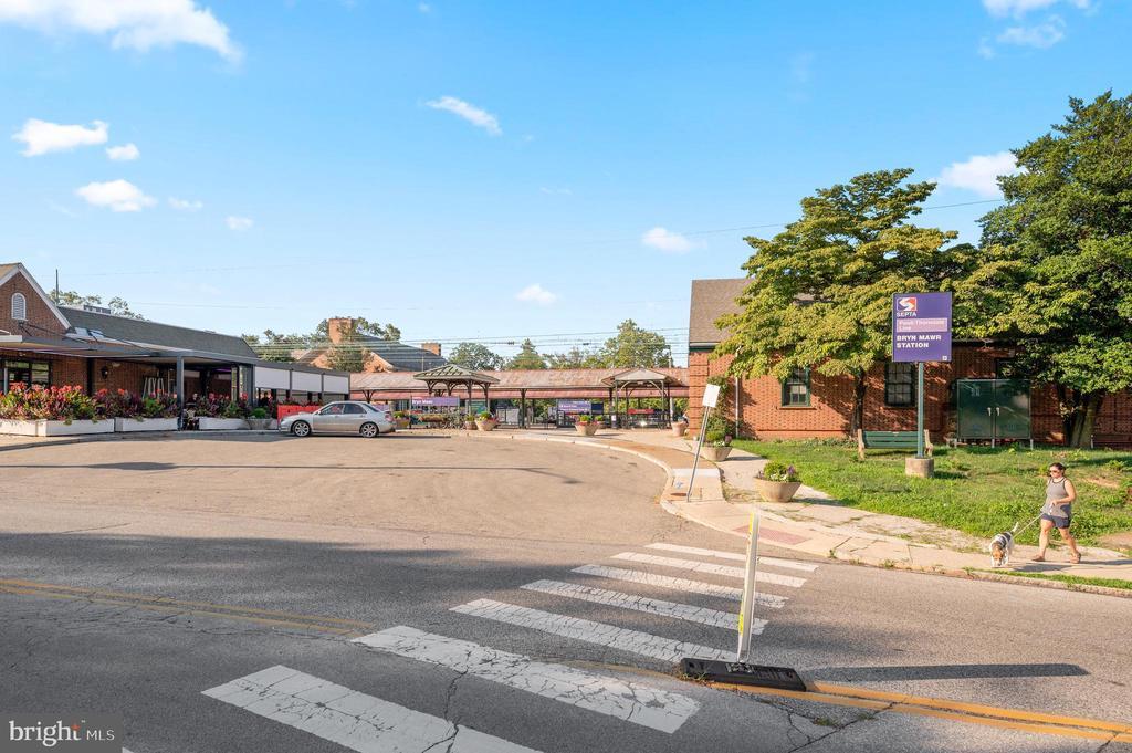 Photo - 834 W Lancaster Ave Unit 2F