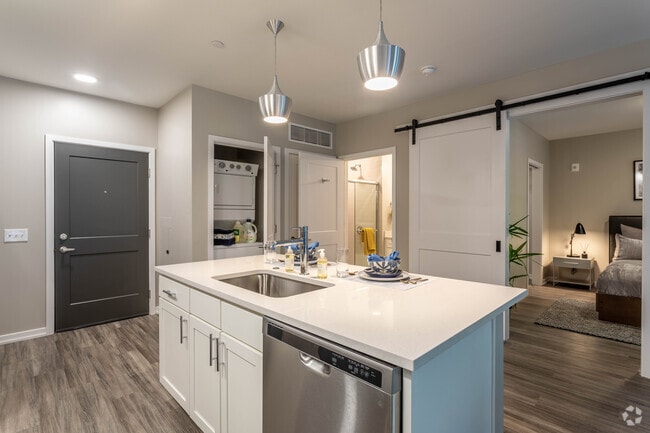 1Br, 1 Ba - 707 SF