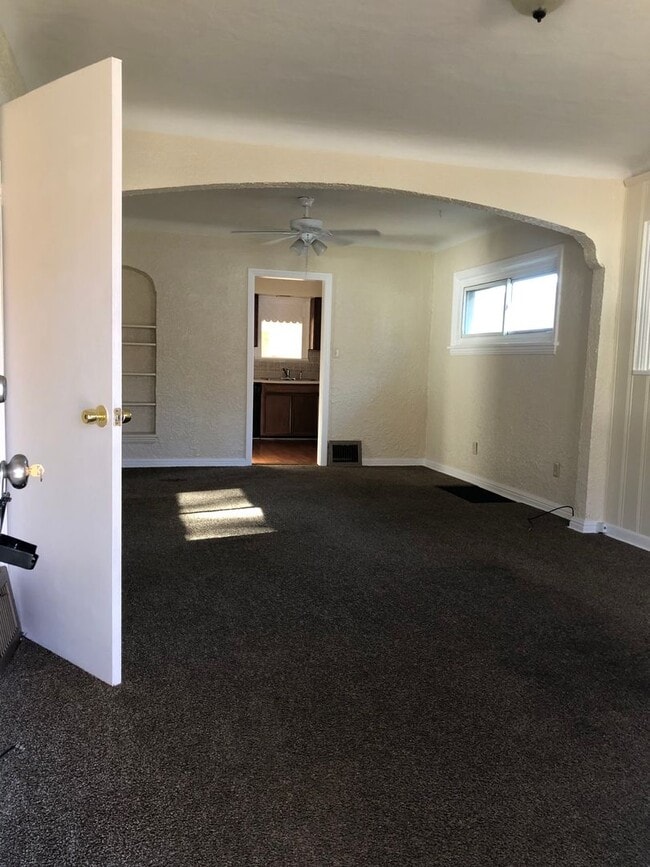 Photo - 2 bed Home for Rent with bonus room ....drive by and take a look