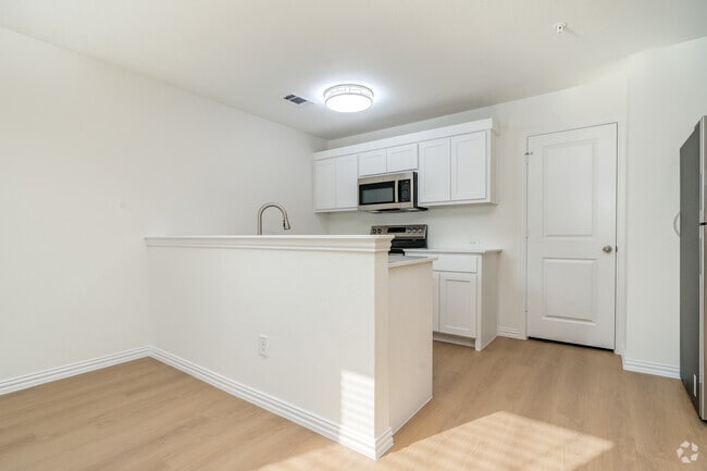 3BR, 2BA - 1,100SF - Kitchen