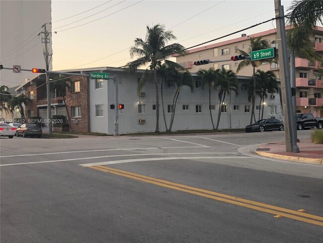 Photo - 305 69th St Unit 205