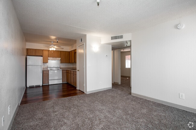 2BR, 1BA - 747 SF