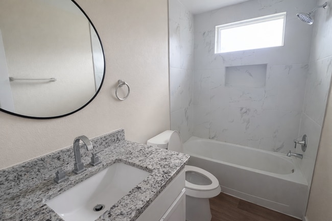 Photo - 1234 Coleman St