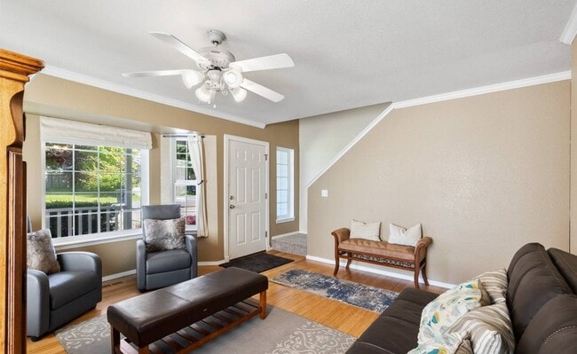 4831 Beverly Dr NE