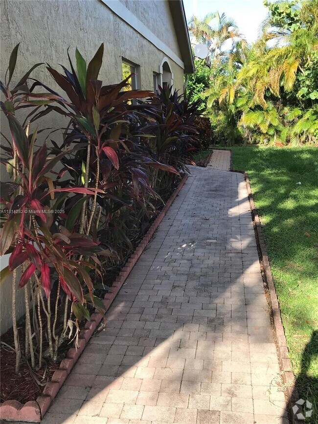 Building Photo - 5500 NW 90th Terrace Rental