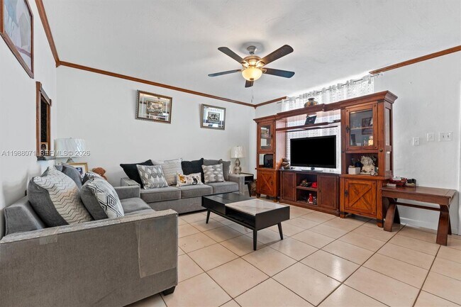 Photo - 314 NE Miami Ct