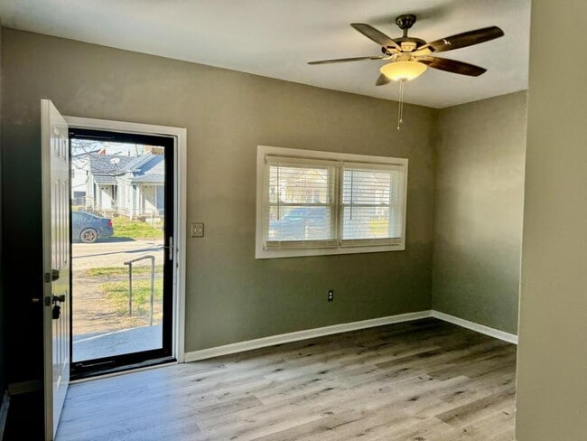 Photo - 520 Wainwright Ave