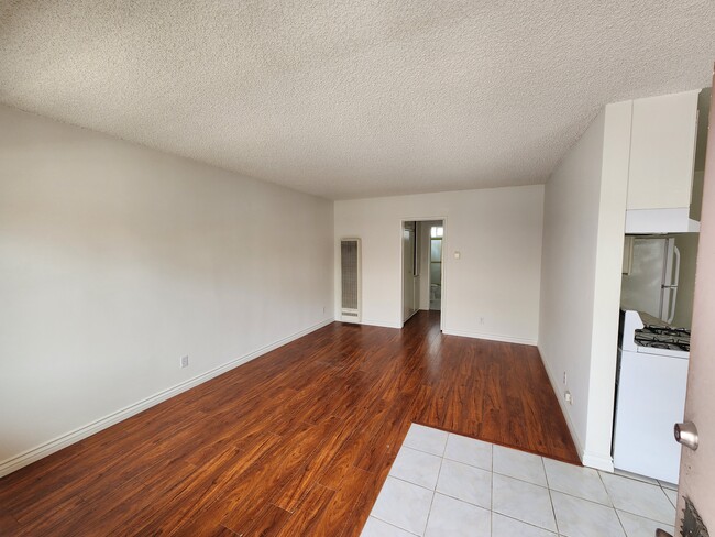 Photo - 519 N Hayworth Ave