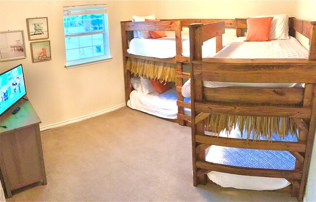 Photo - 215 Pompano Ln