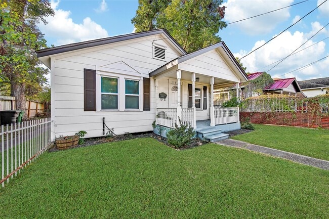 Building Photo - 1132 E 28th St