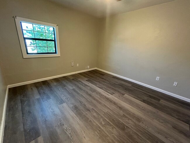 Photo - 508 Lefors St