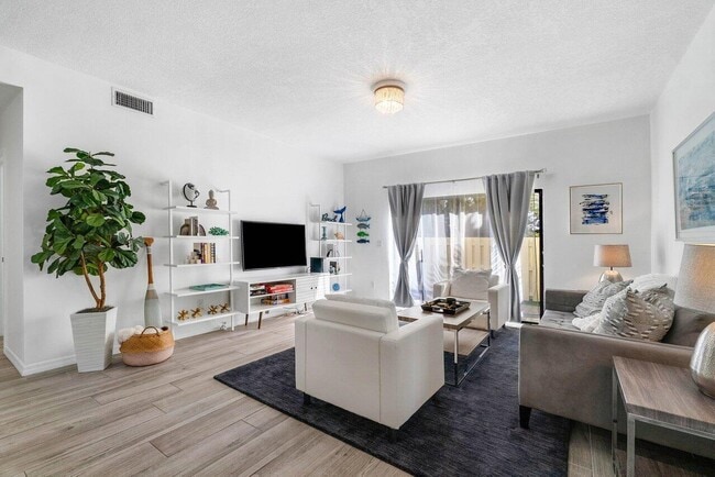 Photo - 820 Bella Vista Ct S Unidad 20