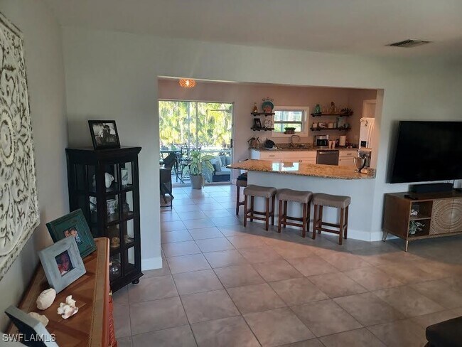 Photo - 893 E Valley Dr