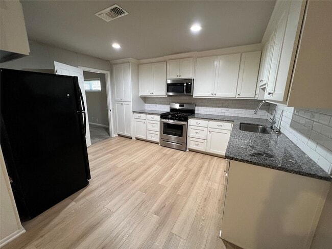 Photo - 2021 N Crockett St