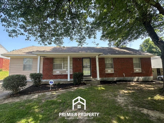 Building Photo - Move-In Ready 4 Bedroom Rental in 38134 â?? Hardwood Floors & Open Kitchen