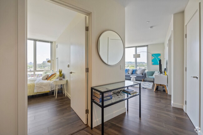 2BR, 2BA - 1,093SF