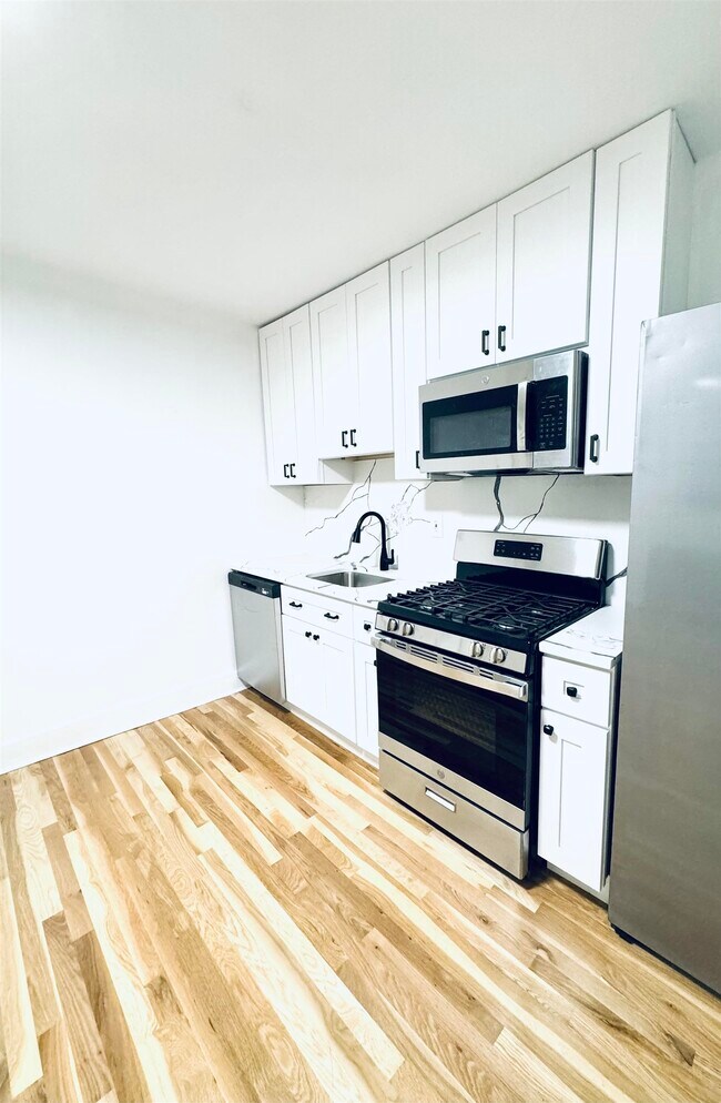 527 8th St Apartment Unit 1B Union City, NJ