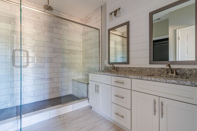 Photo - Beautiful  Modern Farmhouse