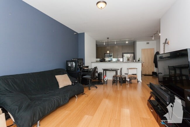 Photo - 123 S Green St Unidad 802B
