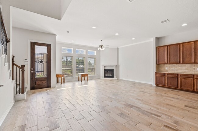 Photo - 14 W Oaks Dr