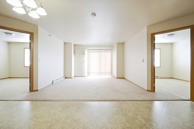 Photo - Elk Pointe Apartments