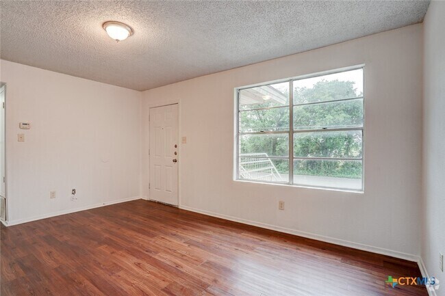 Building Photo - 748 Old Martindale Rd Rental