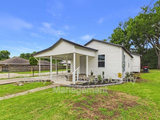 Photo - 908 St Charles St