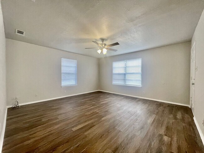 Photo - 101/103 Lockhart St. Unit 101