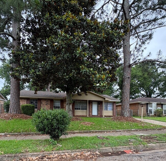 Building Photo - 233 Dyas Dr