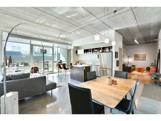 Building Photo - 345 6th Ave N Unit 303