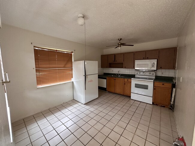 Photo - 4600 Kelmar Dr Unit 3 4600