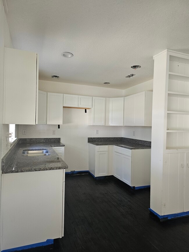 Photo - 322 SE 28th Ave