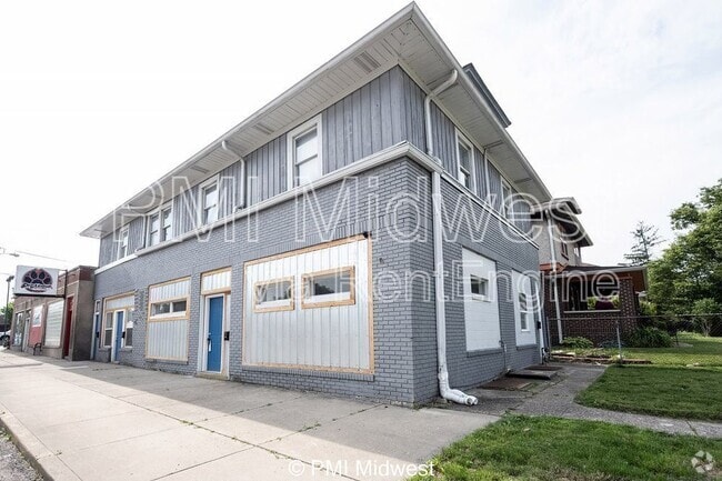 Building Photo - 5037 E 10th St Rental