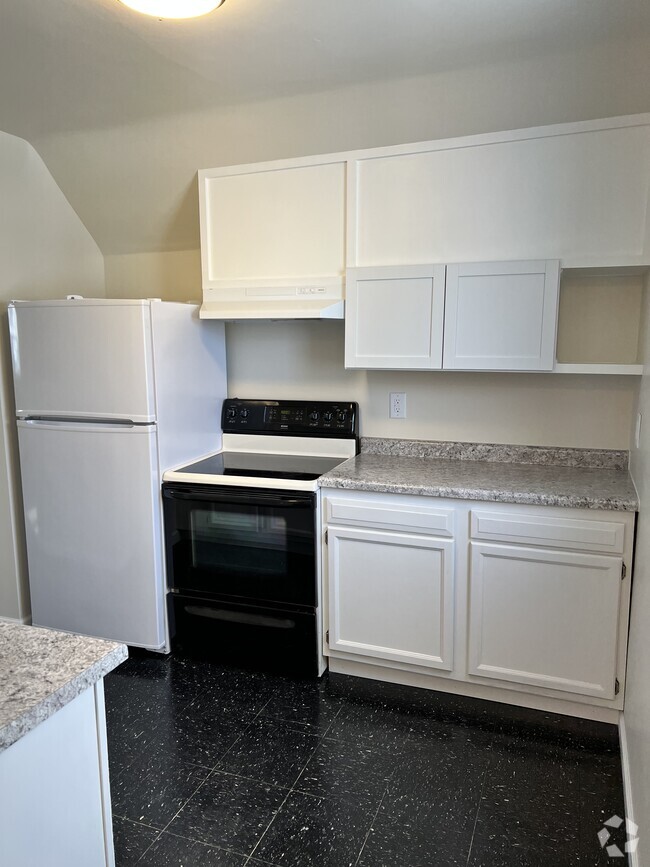 Building Photo - 634 Balcom St Unit 3 Rental