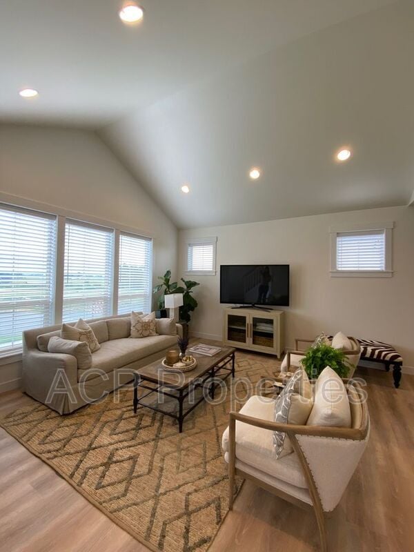 Photo - 1285 Salix Ln Unidad A