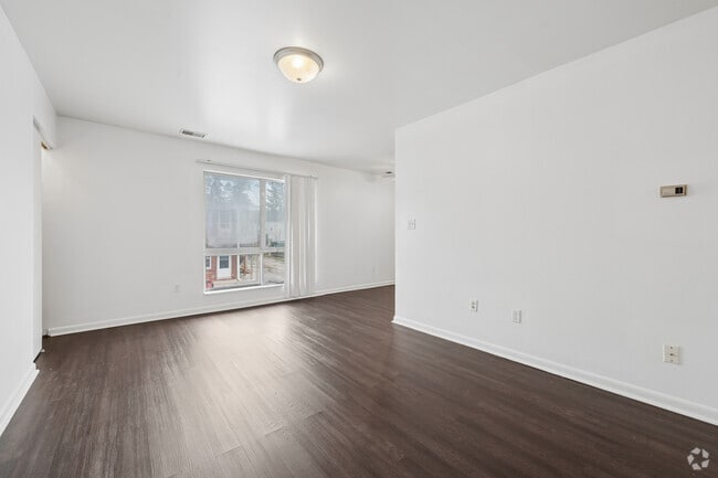 2BR, 1BA - 695SF - Living Room - Grant Street Apartments