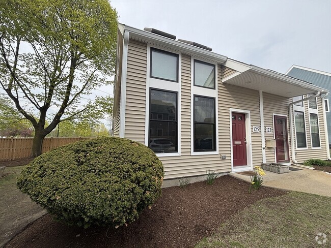 Building Photo - 125 Governor Winthrop Rd Rental