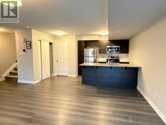 Photo - 205 Zenith Private