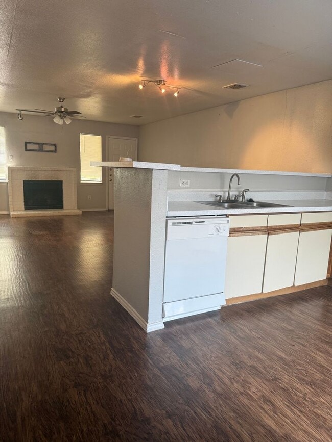 Photo - River Crossing - Near Downtown - 2BD /2.5BA - Townhome - Yard - Pet Friendly