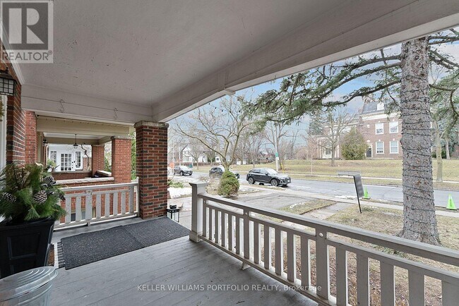 Photo - 145 Glengrove Ave W
