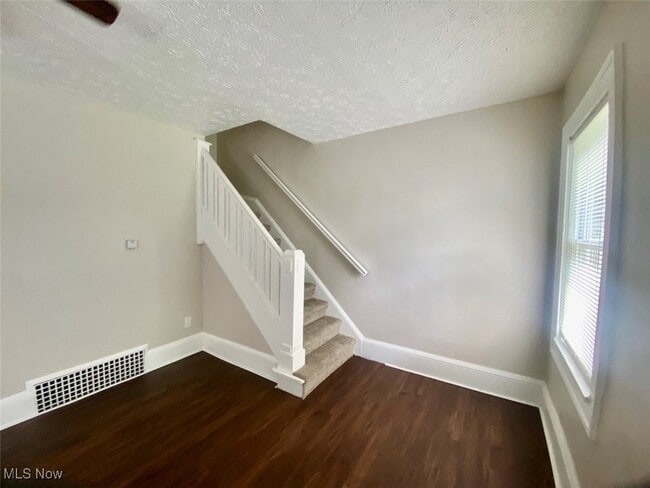Building Photo - 161 Walnut Terrace Unit 161 Rental
