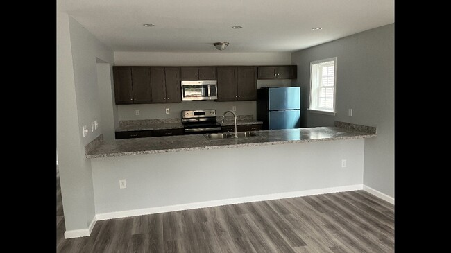 Photo - 31 Lakeside Blvd Unit 29A Apt 2