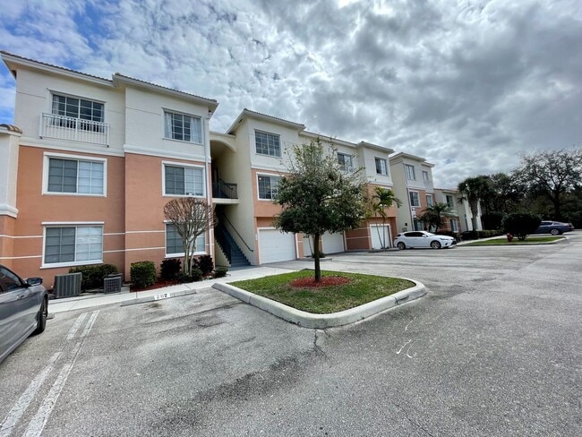 Building Photo - Second Floor 1/1 in Gated Palm Beach Gardens Community