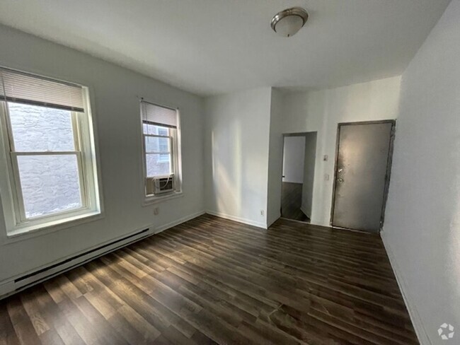 Building Photo - 2952 Kensington Ave Unit 2nd Floor Rental